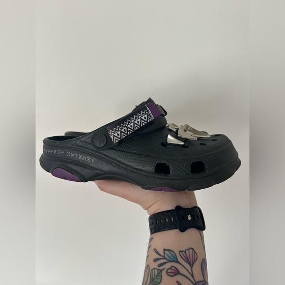 Crocs x Marvel Black Panther Wakanda Forever Size J6 - Picture 4 of 9